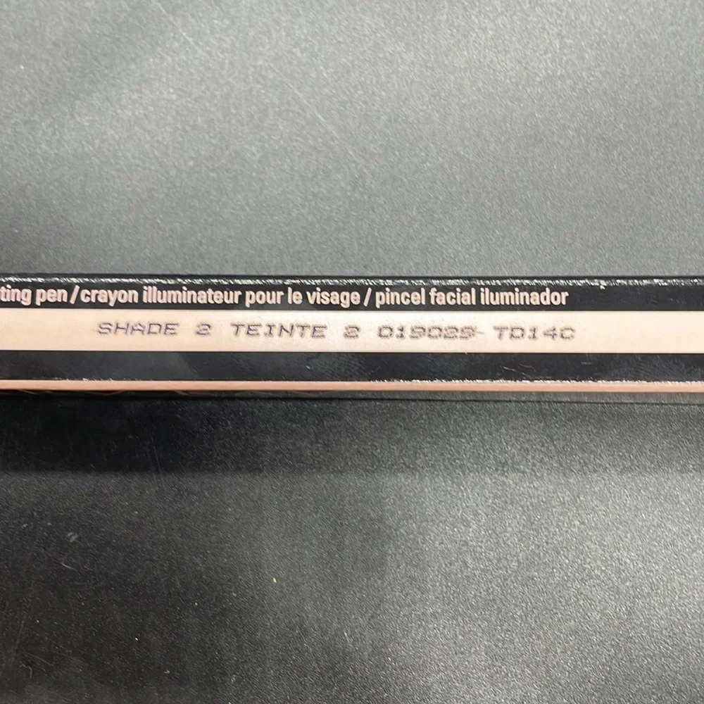 New Mary Kay Facial Highlighting Pen / SHADE 2/ TEINTE 2 / 019029 TS14C